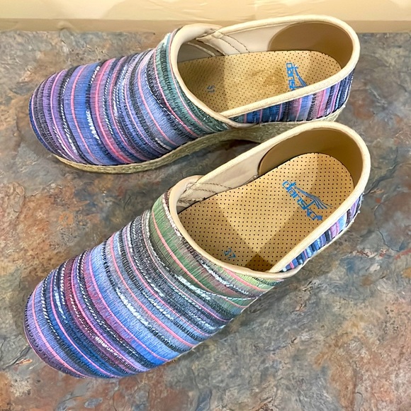 Excellent Vegan Dansko Clogs - Picture 3 of 11